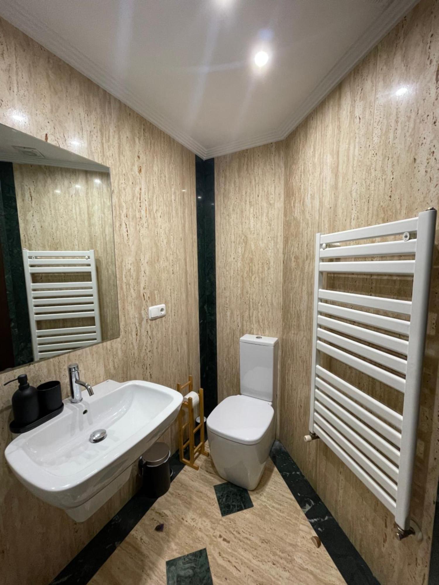 Atuaire Home Vivienda B Luminosa Parking Incluido En Plena Calle Comercial Burgo Eksteriør bilde