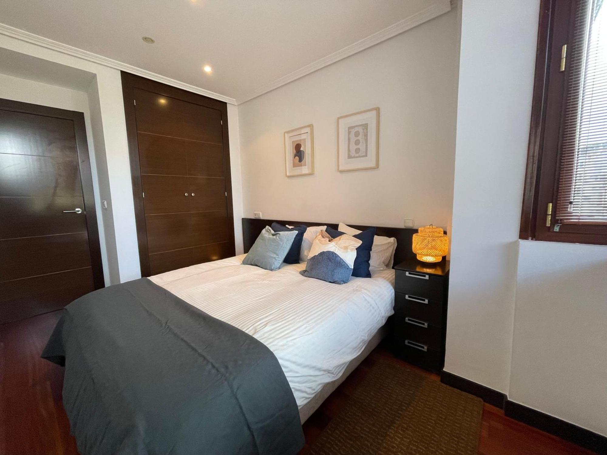 Atuaire Home Vivienda B Luminosa Parking Incluido En Plena Calle Comercial Burgo Eksteriør bilde