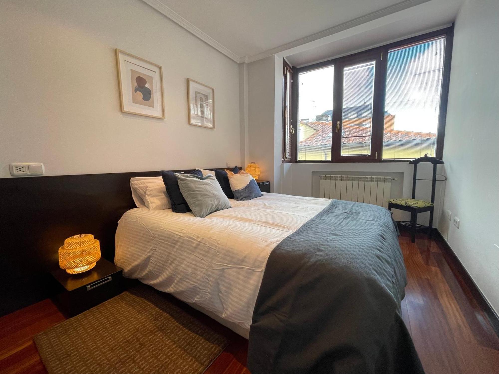 Atuaire Home Vivienda B Luminosa Parking Incluido En Plena Calle Comercial Burgo Eksteriør bilde